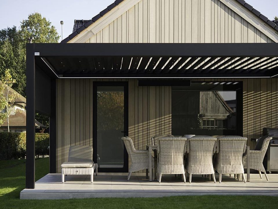 pergola-bioclimatique-verre-clair-(2)